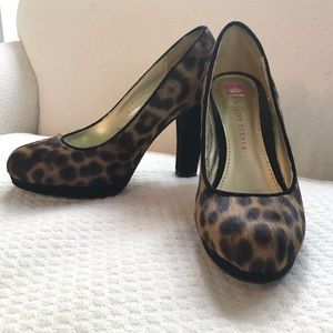 Elaine turner cheetah pumps Suede Heel